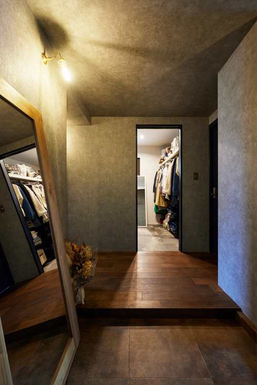 玄関奥はウォークインクローゼット