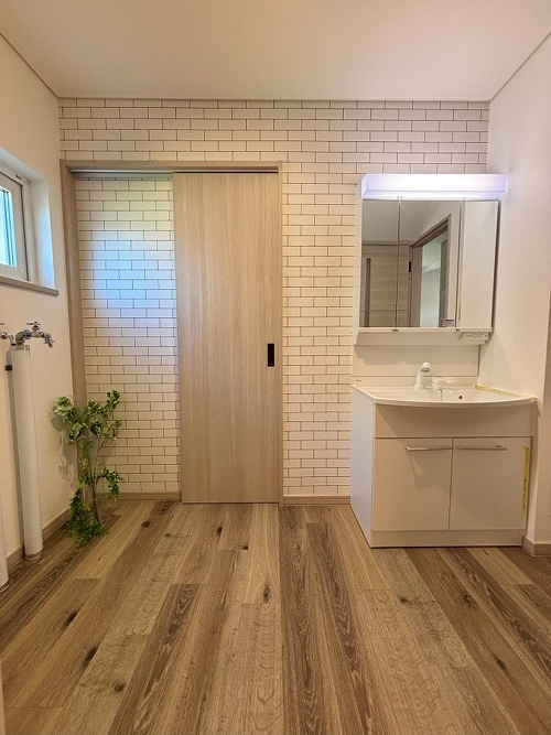 出入口が2ヶ所で使い勝手のよいユーティリティ