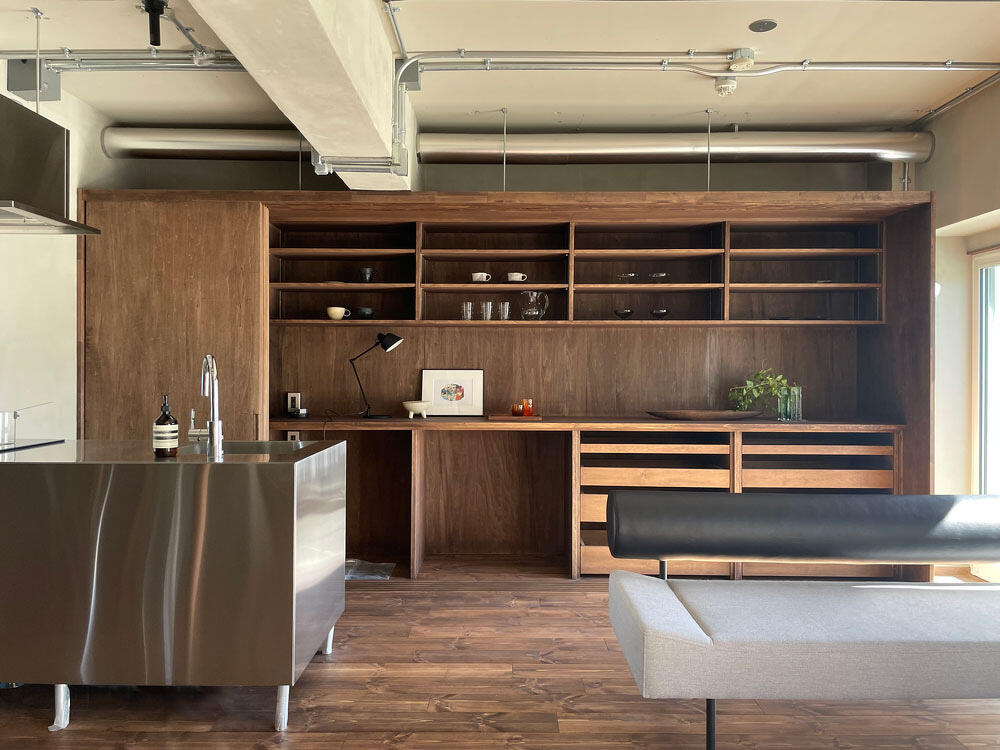 アートホーム札幌支店_中古マンションフルリノベーション OPEN HOUSE_キッチンには壁一面の造作カップボード