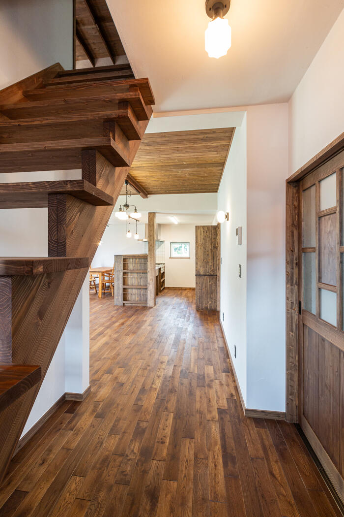 ビオプラス西條デザイン_ホームサウナと広い庭のある、三角屋根の家_心にも体にもやさしい自然素材を使ったビオリノベのリノベーション住宅