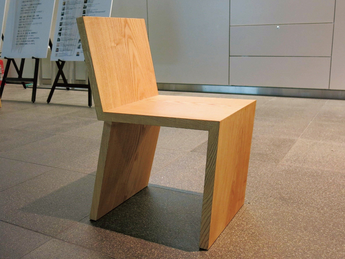 一枚板のヤチダモを使った椅子