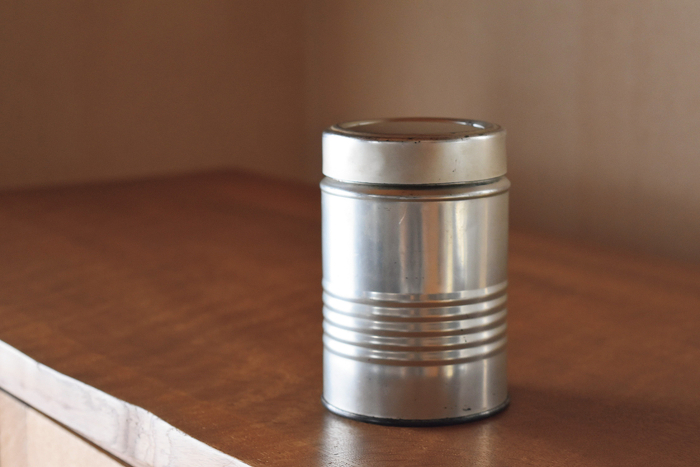 缶やピンは黒ずみになることも