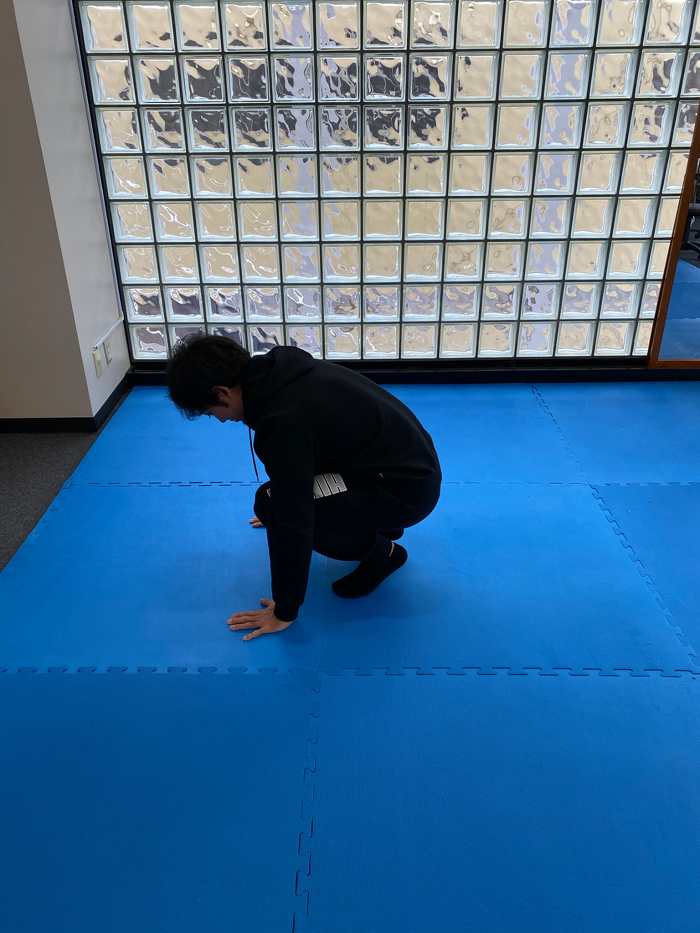 ③①の姿勢に戻る