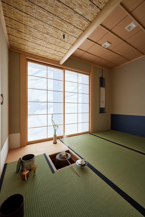 本格茶室のある住まいにリフォーム。すだれ天井に炉は客畳に寄せて切る向切(むこうぎり)