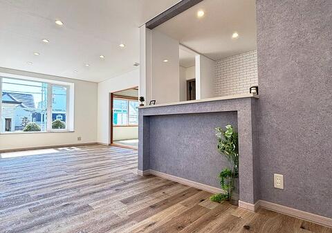 暗かった独立キッチンを、明るくおしゃれなオープンキッチンに